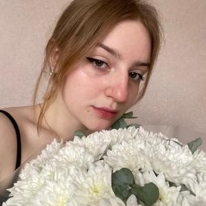 Девушки в Омске: Кристина, 20 - ищет парня из Омска