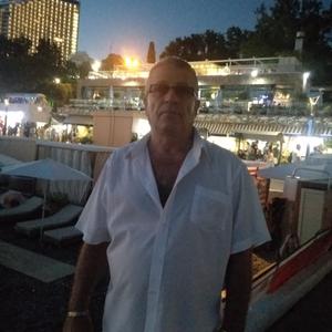 Виктор, 64 года, Волгоград