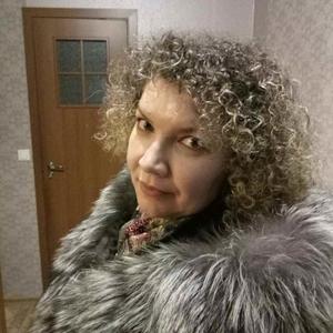 Девушки в Калининграде: Валерия, 45 - ищет парня из Калининграда