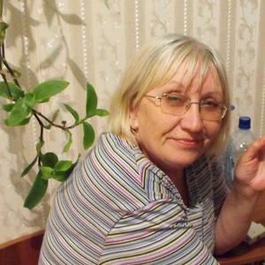 Девушки в Якутске: Виктория, 72 - ищет парня из Якутска