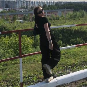 Девушки в Новосибирске: Софья, 19 - ищет парня из Новосибирска
