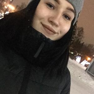 Девушки в Кемерово: Арина, 23 - ищет парня из Кемерово
