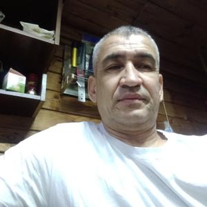 Парни в Твери: Фарход, 54 - ищет девушку из Твери
