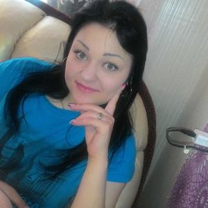 Девушки в Комсомольске-На-Амуре: Анастасия, 27 - ищет парня из Комсомольска-На-Амуре