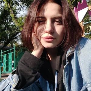 Девушки в Владивостоке: Анастасия, 22 - ищет парня из Владивостока