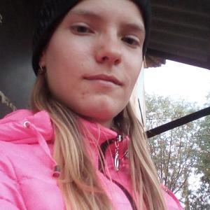 Девушки в Омске: Анюта, 24 - ищет парня из Омска