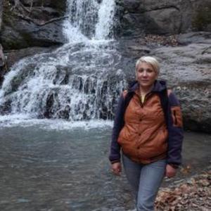 Девушки в Владивостоке: Алина, 51 - ищет парня из Владивостока