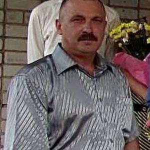 Леонид, 58 лет, Грязовец
