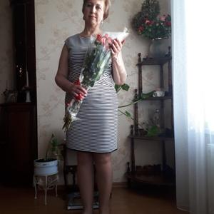 Девушки в Новосибирске: Лара, 63 - ищет парня из Новосибирска