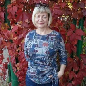 Девушки в Ижевске: Лариса, 56 - ищет парня из Ижевска