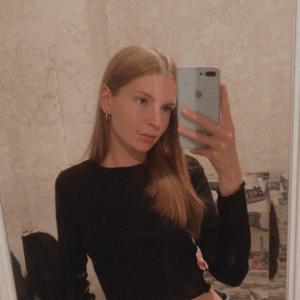 Девушки в Калининграде: Алёна, 22 - ищет парня из Калининграда
