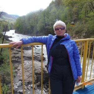 Девушки в Таганроге: Людмила, 67 - ищет парня из Таганрога