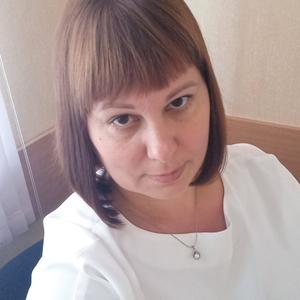 Девушки в Омске: Елена, 40 - ищет парня из Омска