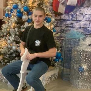 Парни в Ейске: Александр, 18 - ищет девушку из Ейска