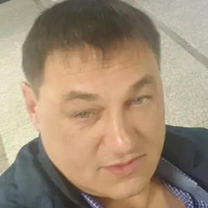 Руслан, 46 лет, Свободный