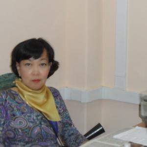 Девушки в Улан-Удэ: Елена, 58 - ищет парня из Улан-Удэ