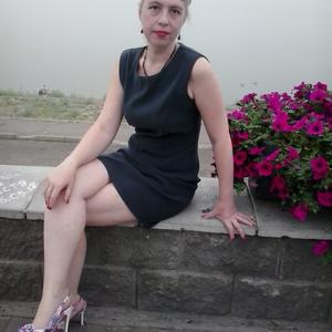 Девушки в Томске: Oksana, 52 - ищет парня из Томска