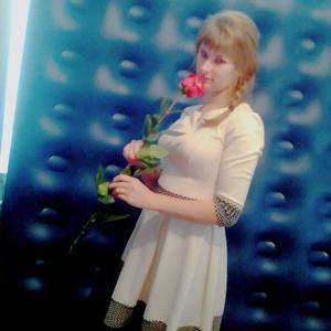 Девушки в Новонежино: Ксения, 28 - ищет парня из Новонежино