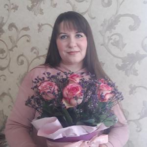 Девушки в Томске: Аня, 42 - ищет парня из Томска