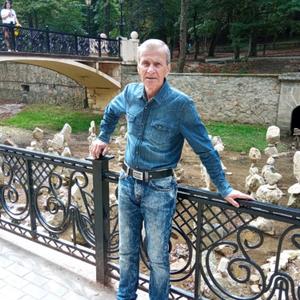 Парни в Сочи: Влад, 68 - ищет девушку из Сочи