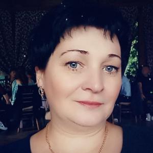 Девушки в Бердске: Елена, 53 - ищет парня из Бердска