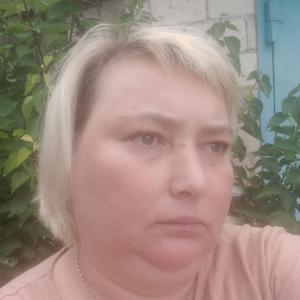 Девушки в Саратове: Лена, 42 - ищет парня из Саратова
