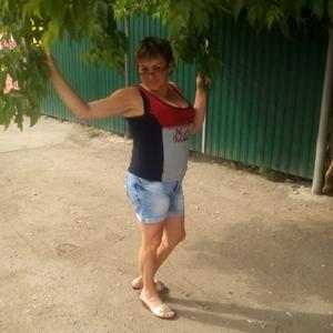 Девушки в Саратове: Marina, 58 - ищет парня из Саратова