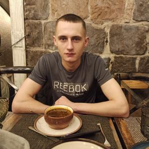 Парни в Крымске: Андрей, 24 - ищет девушку из Крымска