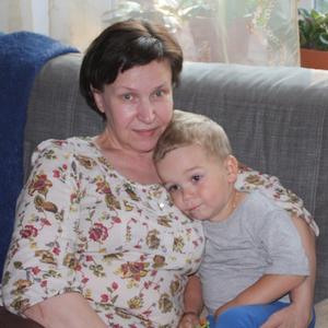 Девушки в Екатеринбурге: Людмила, 64 - ищет парня из Екатеринбурга