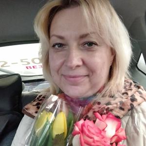 Девушки в Владивостоке: Александра, 49 - ищет парня из Владивостока