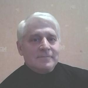 Олег, 68 лет, Санкт-Петербург