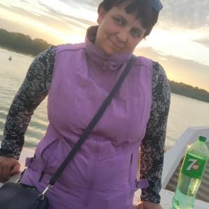 Девушки в Омске: Елена, 42 - ищет парня из Омска