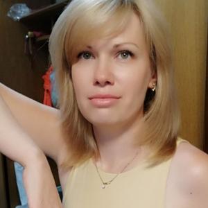 Девушки в Донецке: Лилия, 40 - ищет парня из Донецка