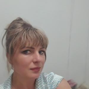 Девушки в Уссурийске: Юлия, 44 - ищет парня из Уссурийска