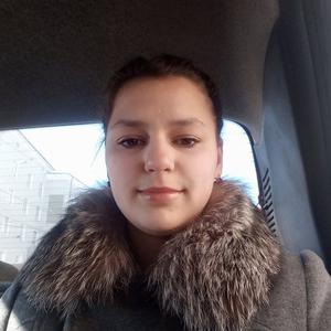 Девушки в Калининграде: Эля, 24 - ищет парня из Калининграда