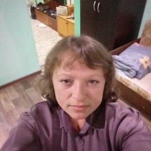 Девушки в Новосибирске: Саша, 42 - ищет парня из Новосибирска