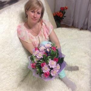 Девушки в Кемерово: Anna, 44 - ищет парня из Кемерово