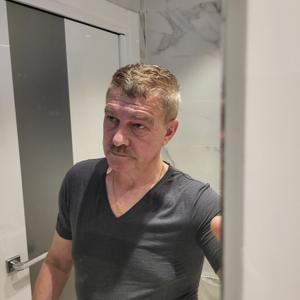 Юрий, 60 лет, Санкт-Петербург