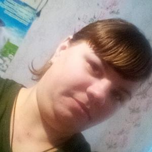 Девушки в Томске: Регина, 31 - ищет парня из Томска