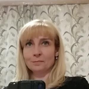 Девушки в Томске: Ирина, 47 - ищет парня из Томска