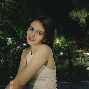 Девушки в Челябинске: Amina, 24 - ищет парня из Челябинска
