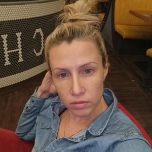 Девушки в Екатеринбурге: Lena, 40 - ищет парня из Екатеринбурга