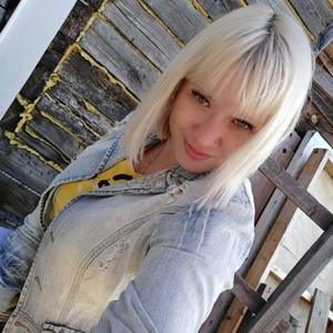 Девушки в Омске: Elena Lena, 38 - ищет парня из Омска