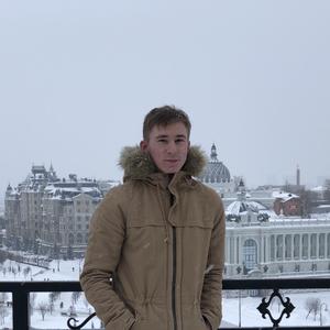 Парни в Саратове: Александр, 25 - ищет девушку из Саратова