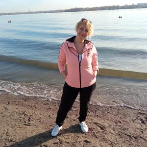 Девушки в Новосибирске: Алена, 53 - ищет парня из Новосибирска