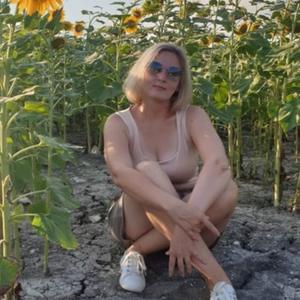 Девушки в Новороссийске: Марина, 39 - ищет парня из Новороссийска