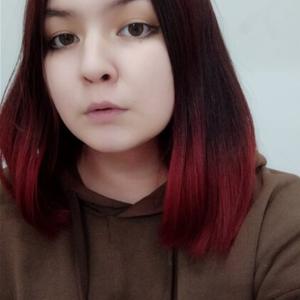 Девушки в Челябинске: Карина, 22 - ищет парня из Челябинска