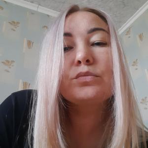 Девушки в Ижевске: Анна, 41 - ищет парня из Ижевска