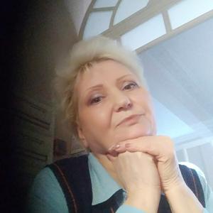 Девушки в Екатеринбурге: Nina, 68 - ищет парня из Екатеринбурга