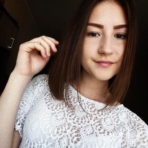 Девушки в Омске: Ангелина, 22 - ищет парня из Омска